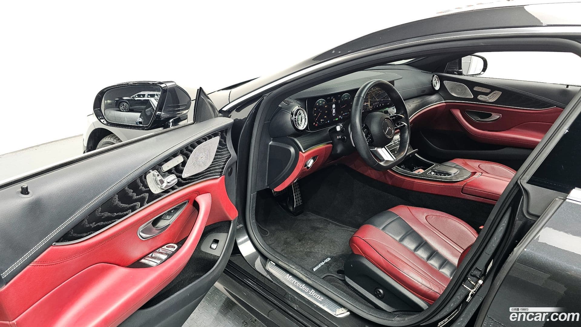 Main__Slider__Photo:CLS-Class Mercedes-Benz 2023.2-9