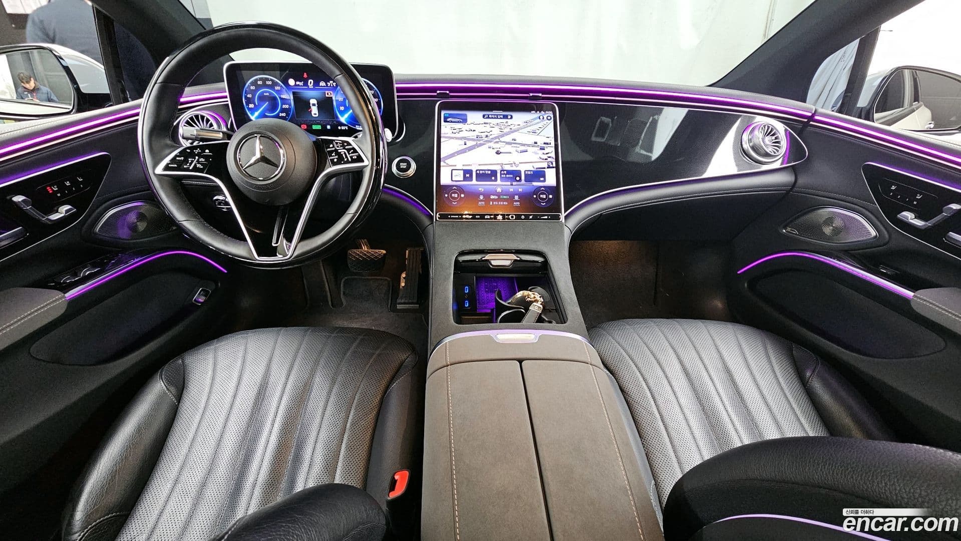 Main__Slider__Photo:EQS Mercedes-Benz 2023.10-6