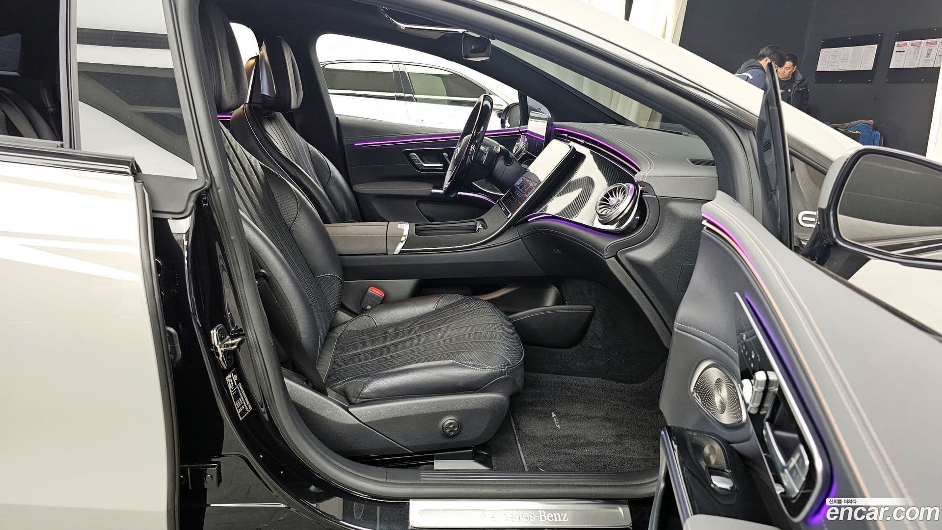 Main__Slider__Photo:EQS Mercedes-Benz 2023.10-10