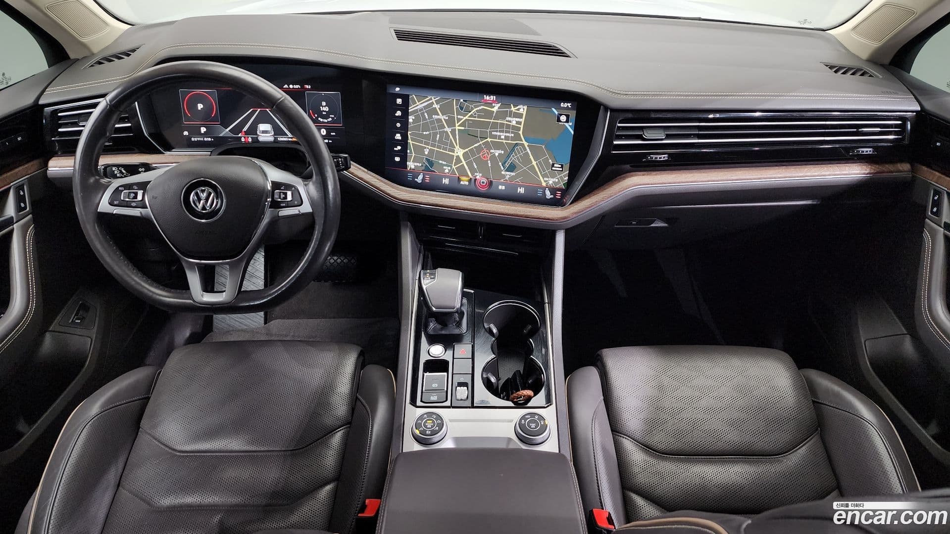 Main__Slider__Photo:Touareg Volkswagen 2020.3-6