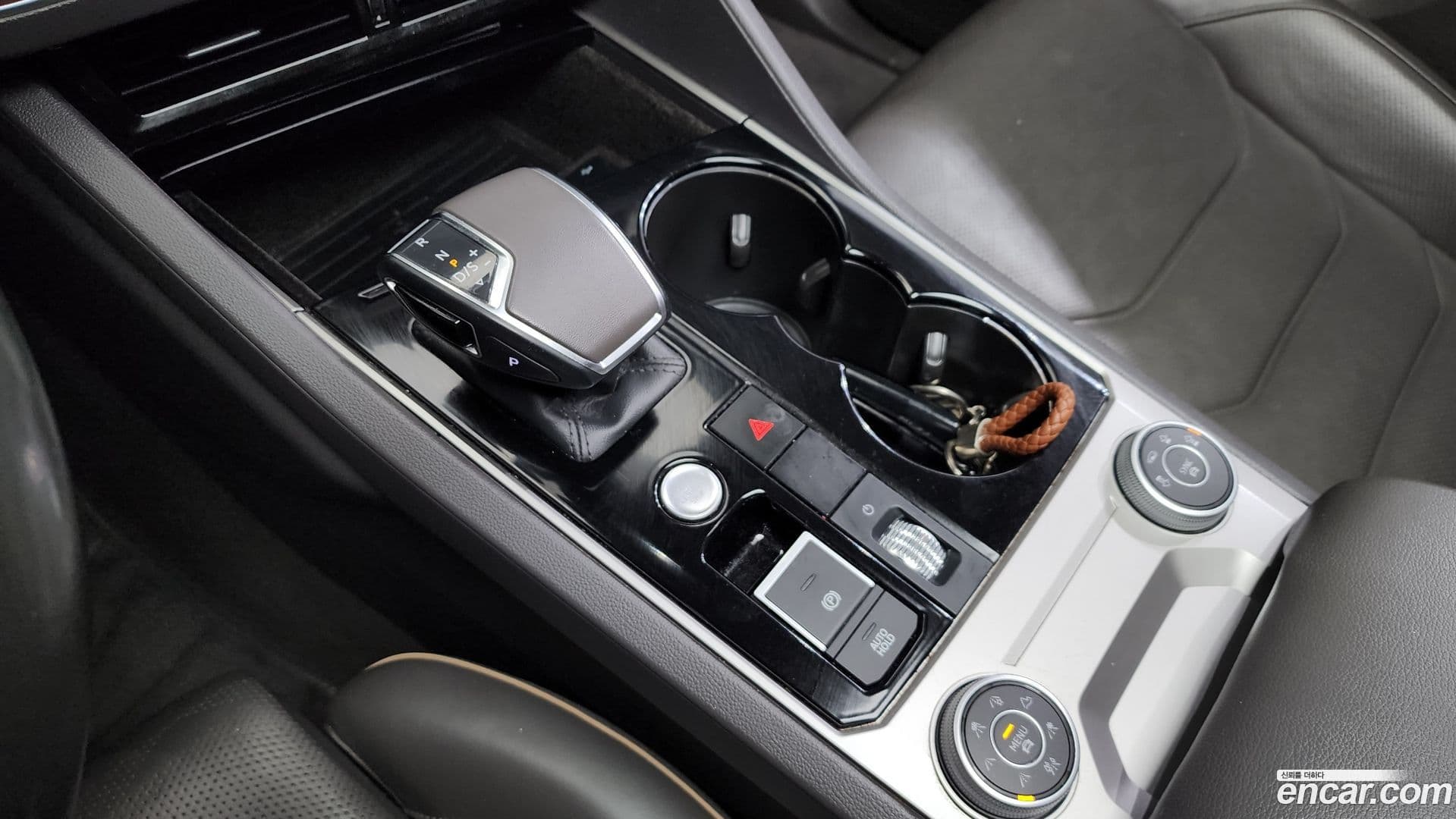 Main__Slider__Photo:Touareg Volkswagen 2020.3-8