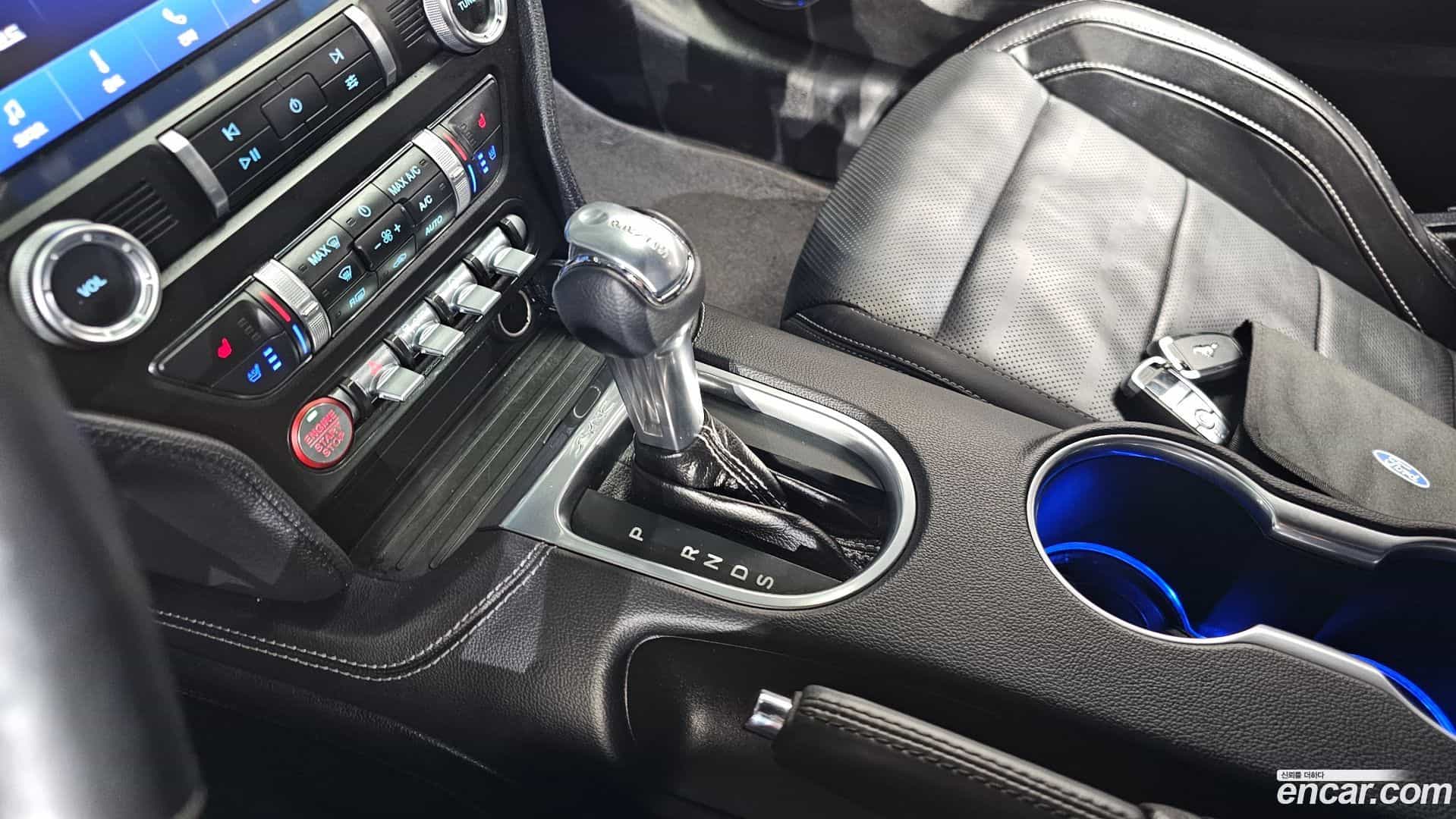 Mustang Ford 2021.11-INNER-009