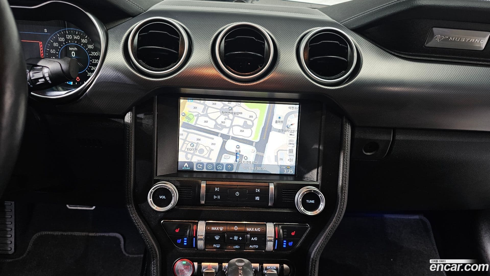 Main__Slider__Photo:Mustang Ford 2021.11-13