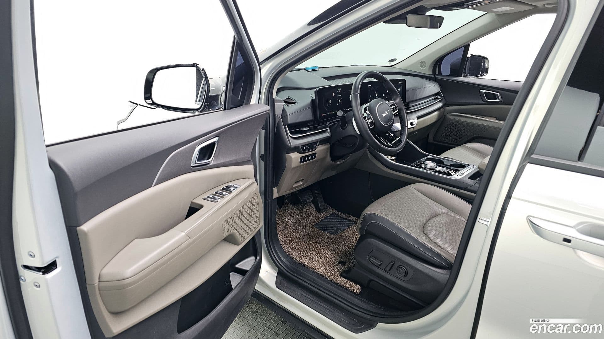 Main__Slider__Photo:Canival Kia 2024.2-9