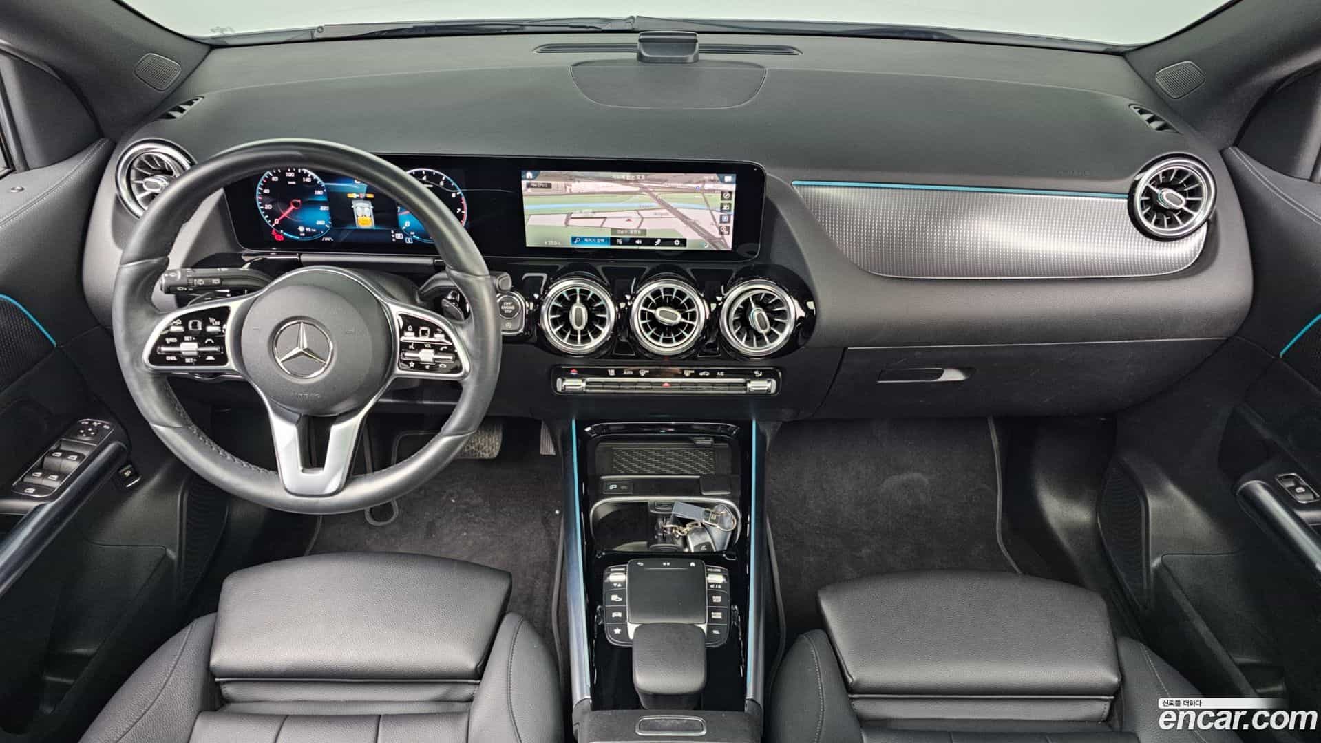 GLA-Class Mercedes-Benz 2021.1-INNER-007