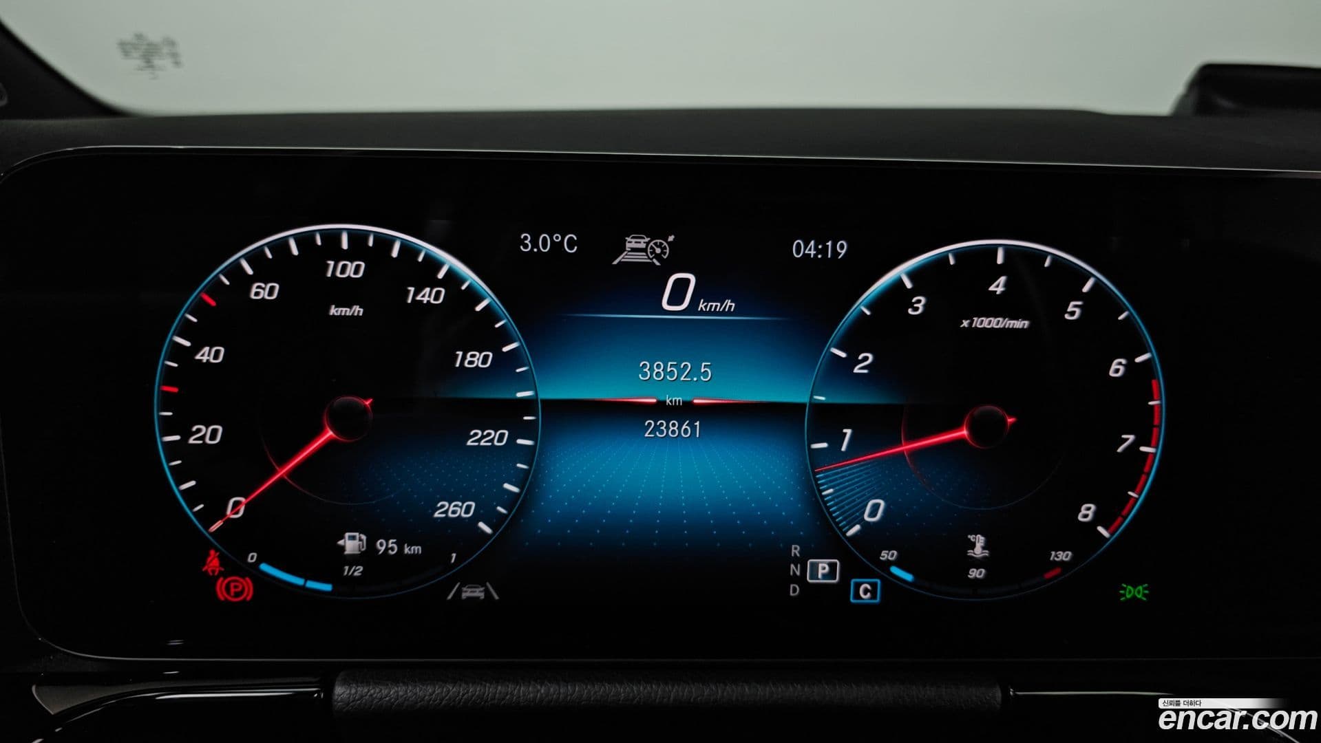 Main__Slider__Photo:GLA-Class Mercedes-Benz 2021.1-7