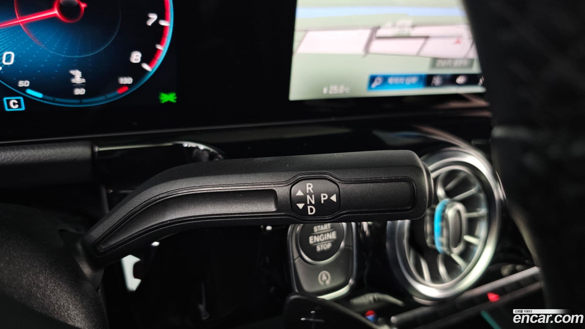 Main__Slider__Photo:GLA-Class Mercedes-Benz 2021.1-8