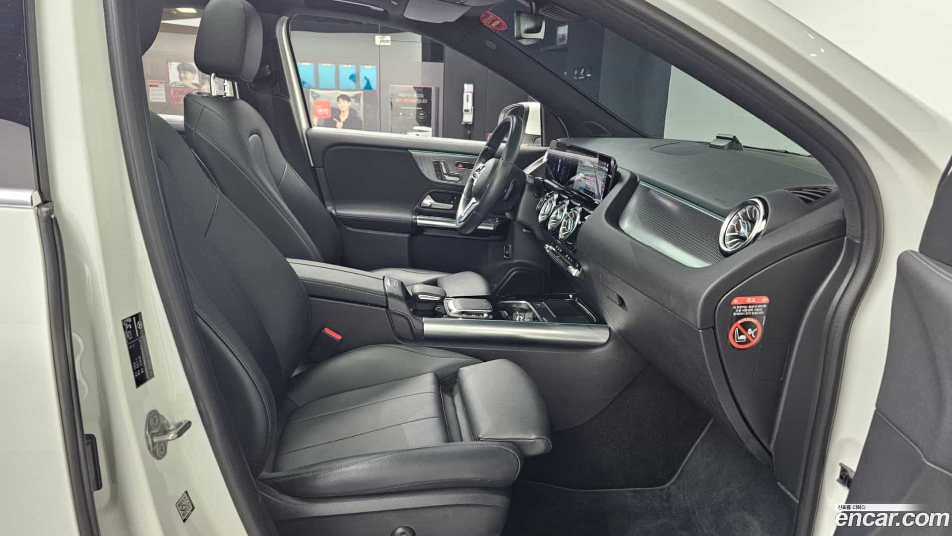 GLA-Class Mercedes-Benz 2021.1-OPTION-015