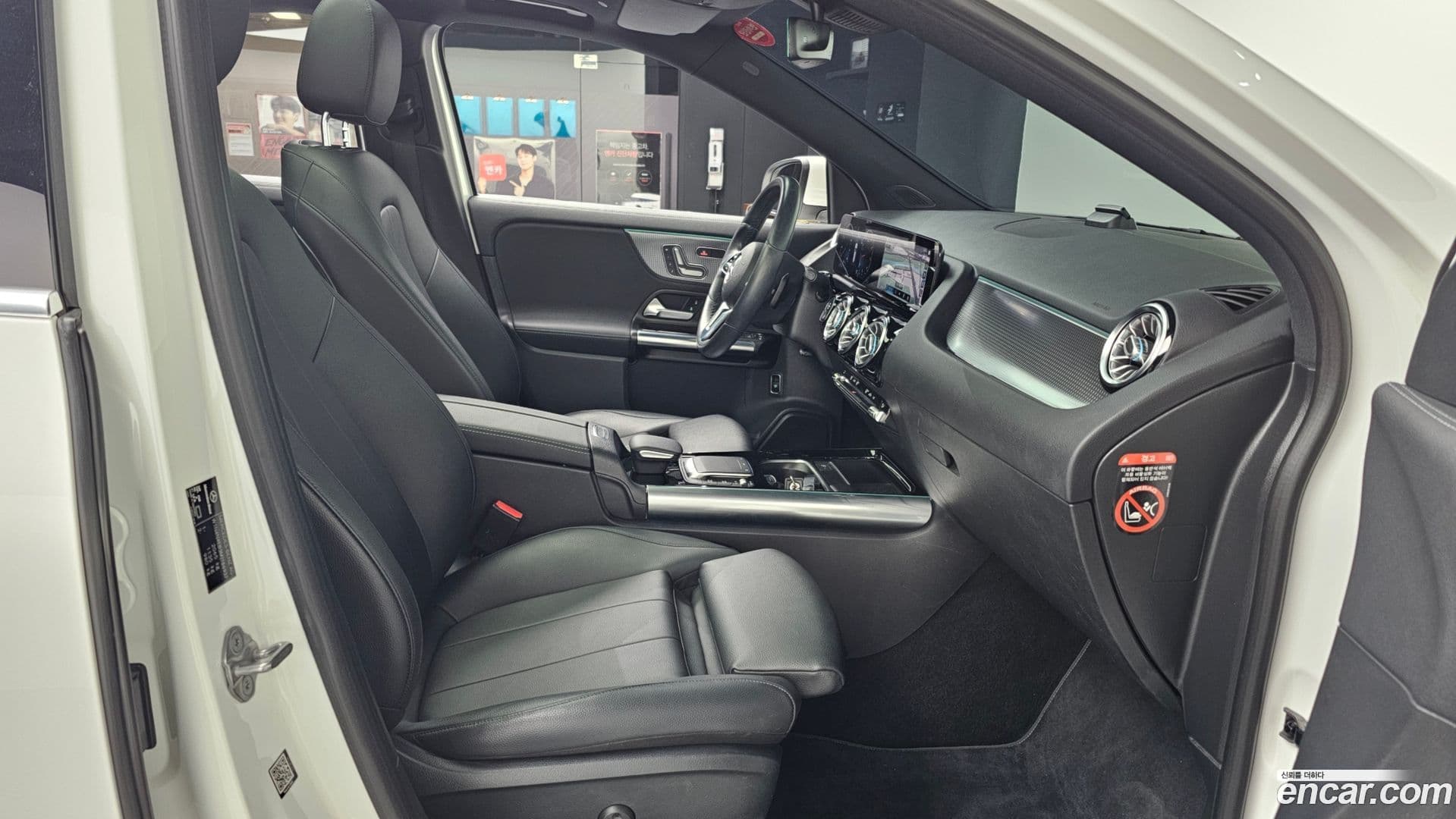 Main__Slider__Photo:GLA-Class Mercedes-Benz 2021.1-10