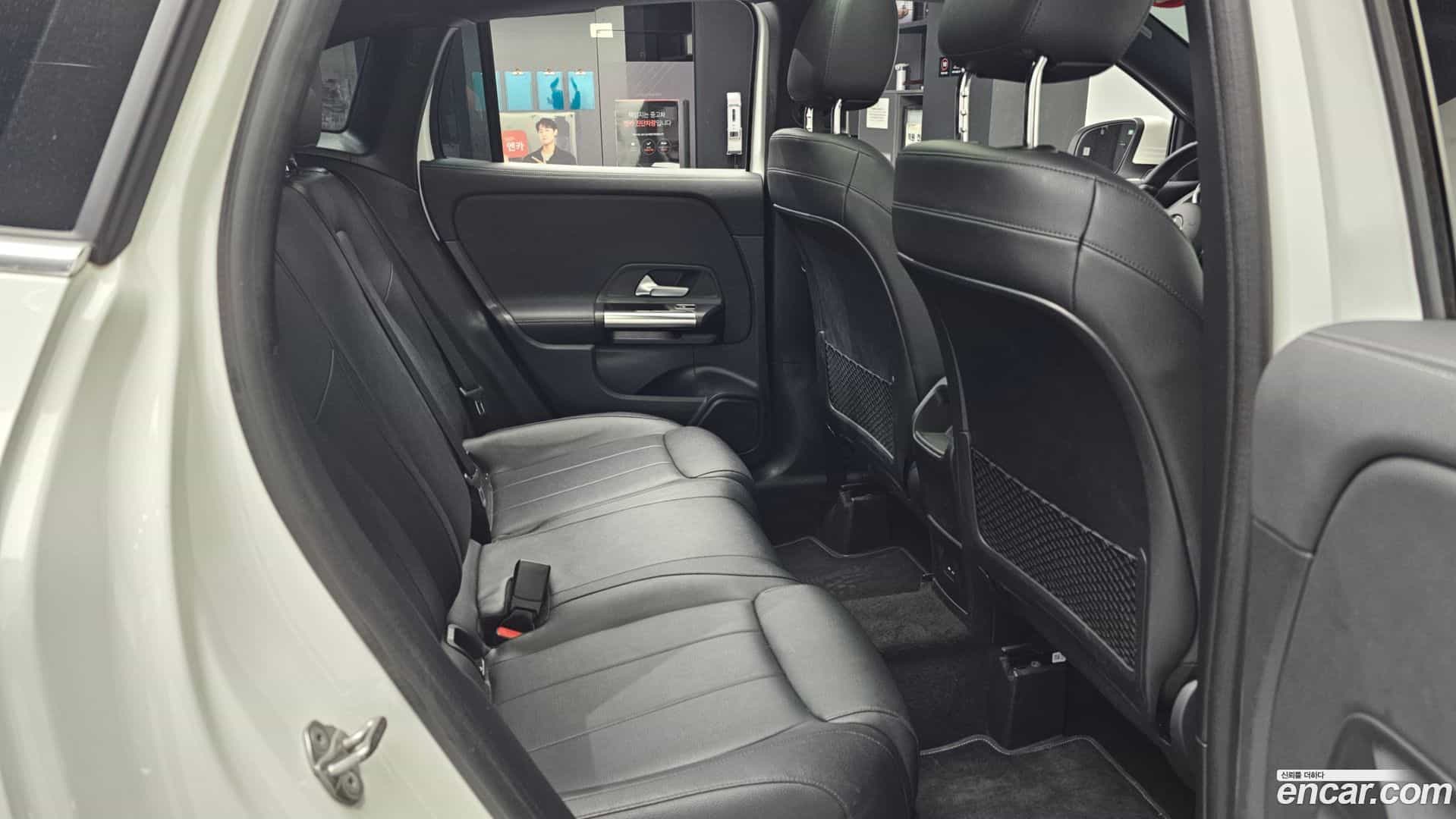 GLA-Class Mercedes-Benz 2021.1-OPTION-016