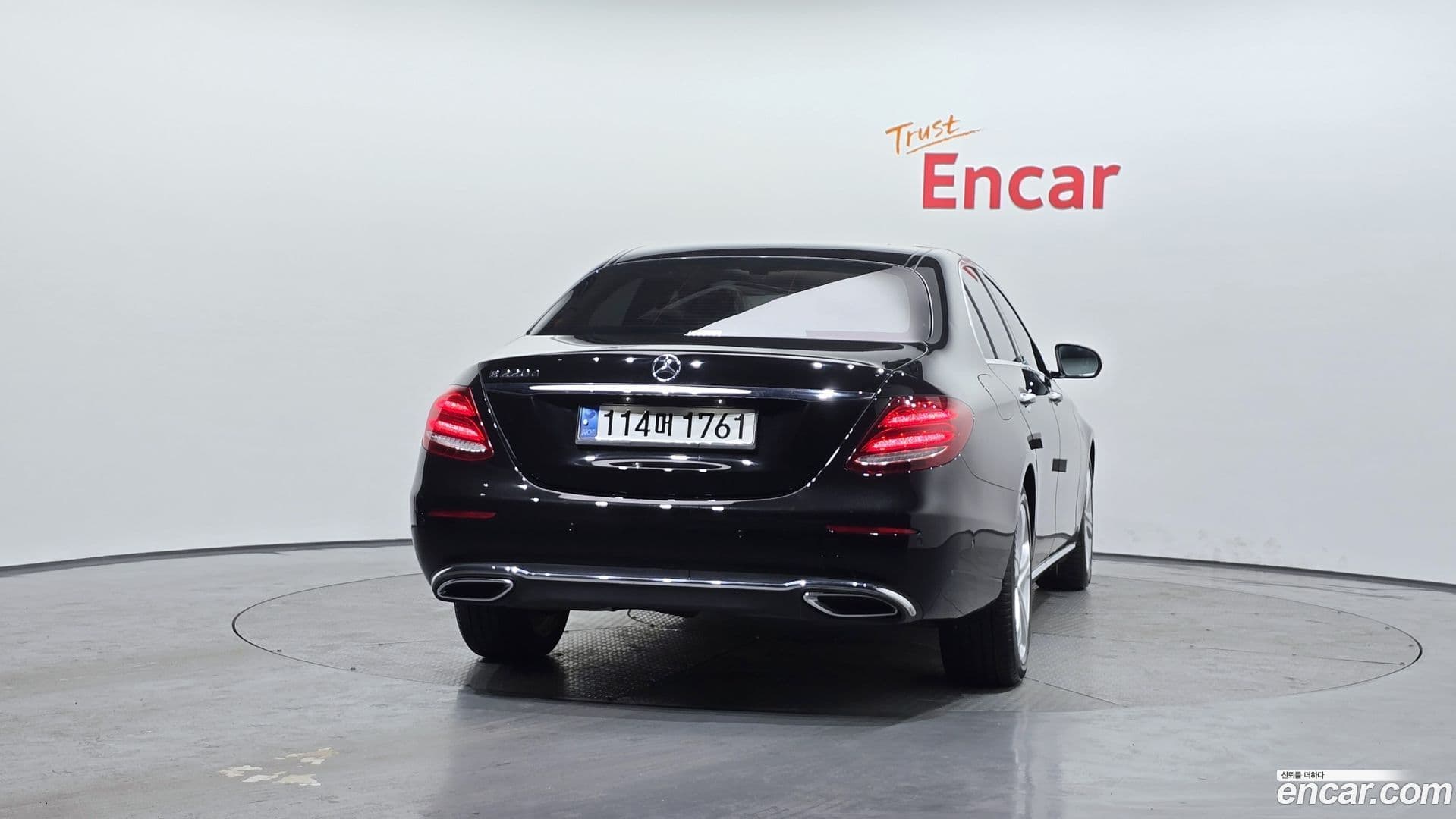 Main__Slider__Photo:E-Class Mercedes-Benz 2017.0-3