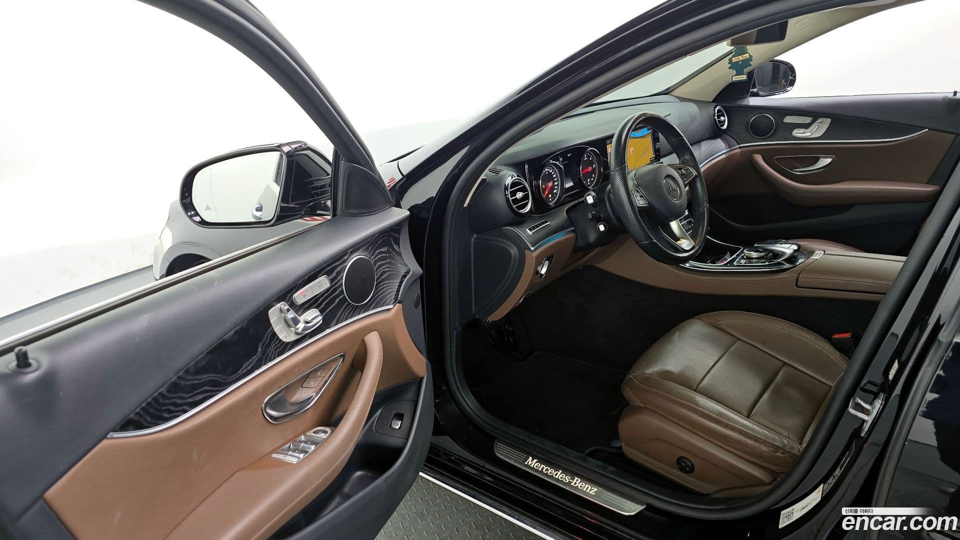 Main__Slider__Photo:E-Class Mercedes-Benz 2017.0-9