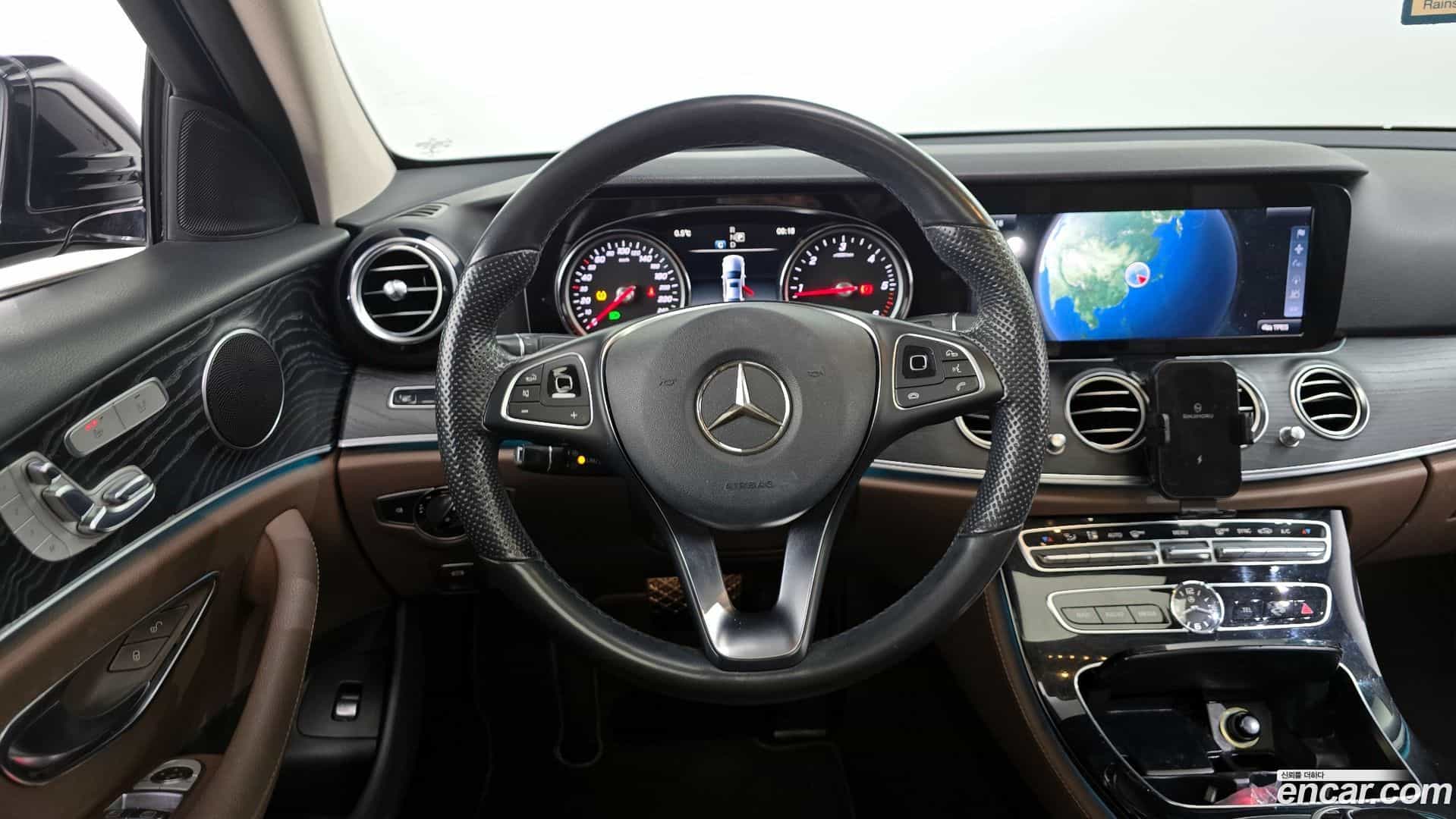 E-Class Mercedes-Benz 2017.0-OPTION-017