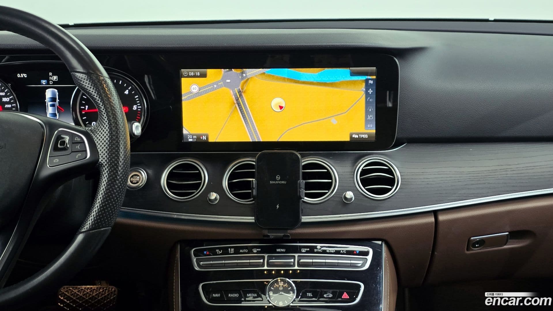 Main__Slider__Photo:E-Class Mercedes-Benz 2017.0-13