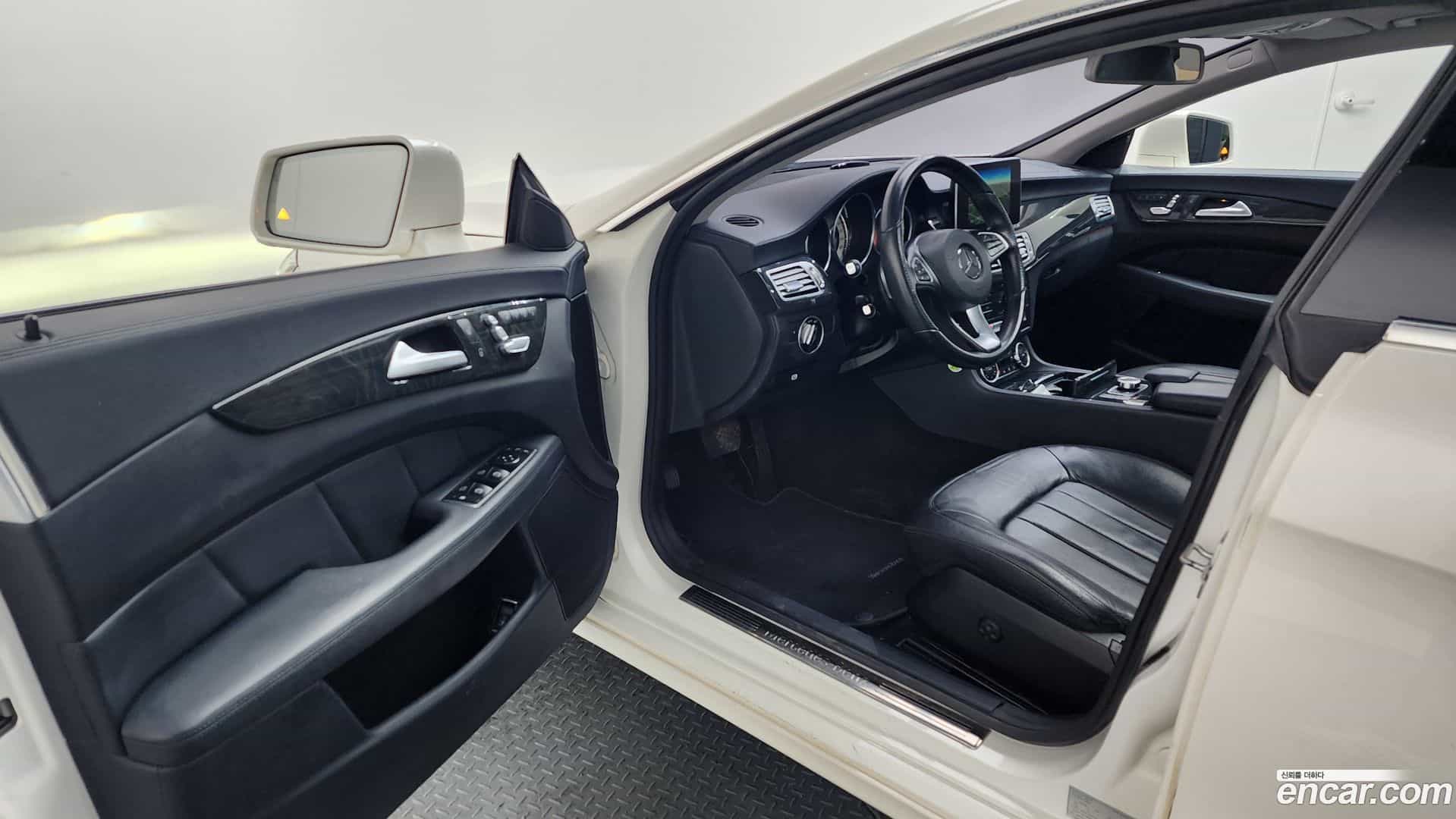 CLS-Class Mercedes-Benz 2017.2-INNER-010