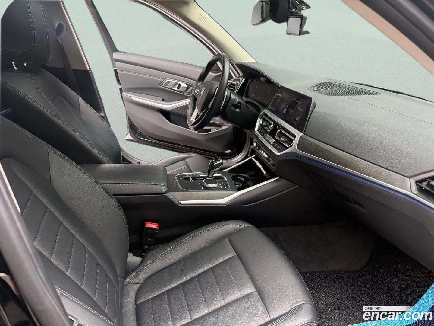 Main__Slider__Photo:3-Series BMW 2019.8-11