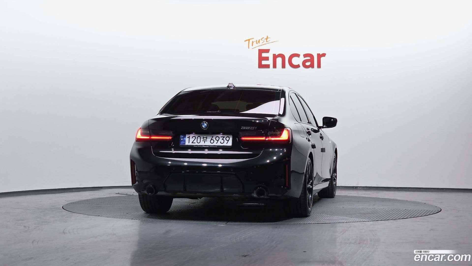 Main__Slider__Photo:3-Series BMW 2023.9-3