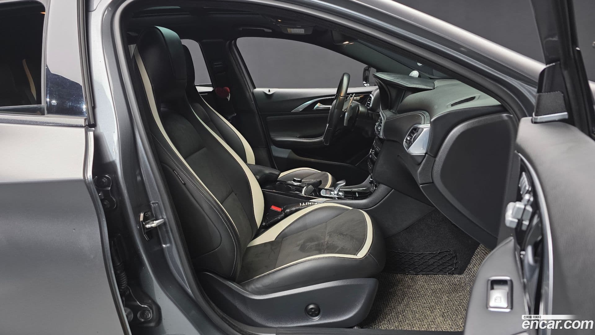 Main__Slider__Photo:Q30 Infiniti 2017.11-10