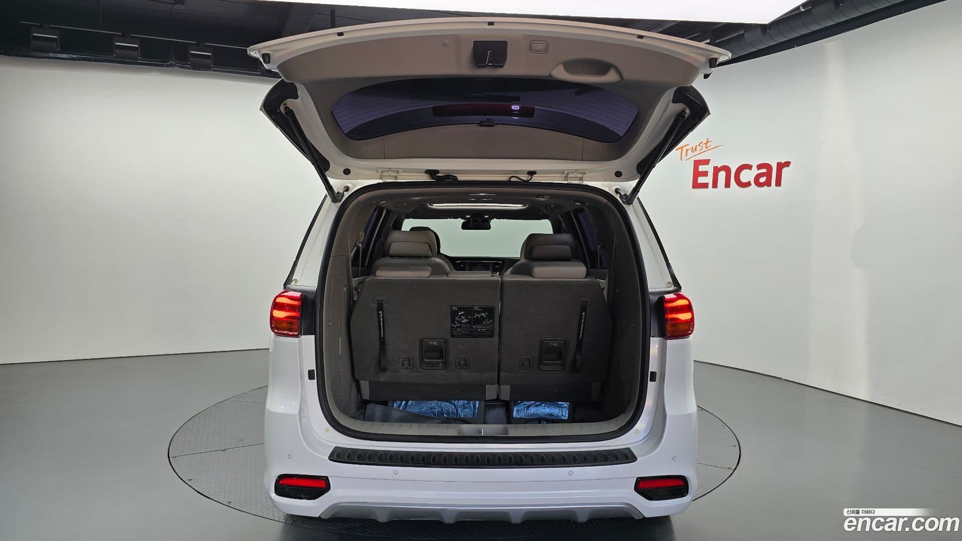 Main__Slider__Photo:Canival Kia 2019.1-19