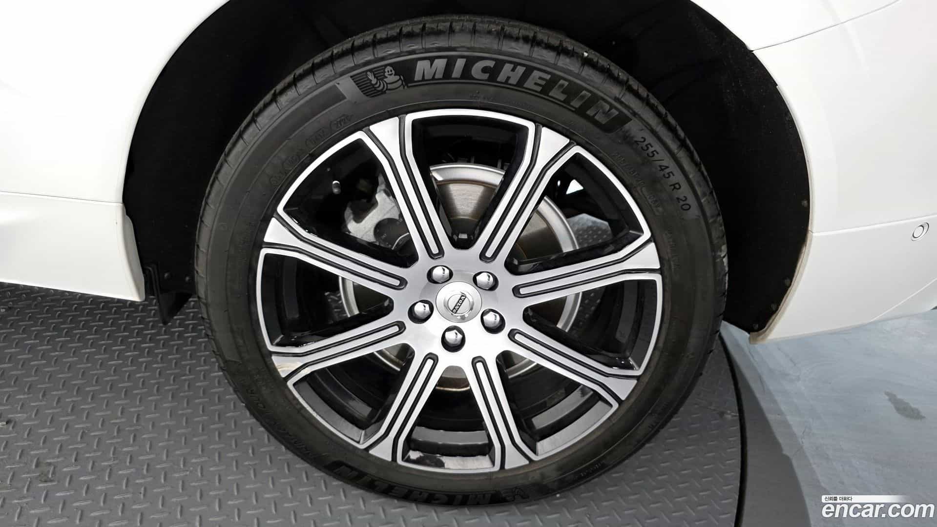 XC60 Volvo 2019.1-OUTER-005