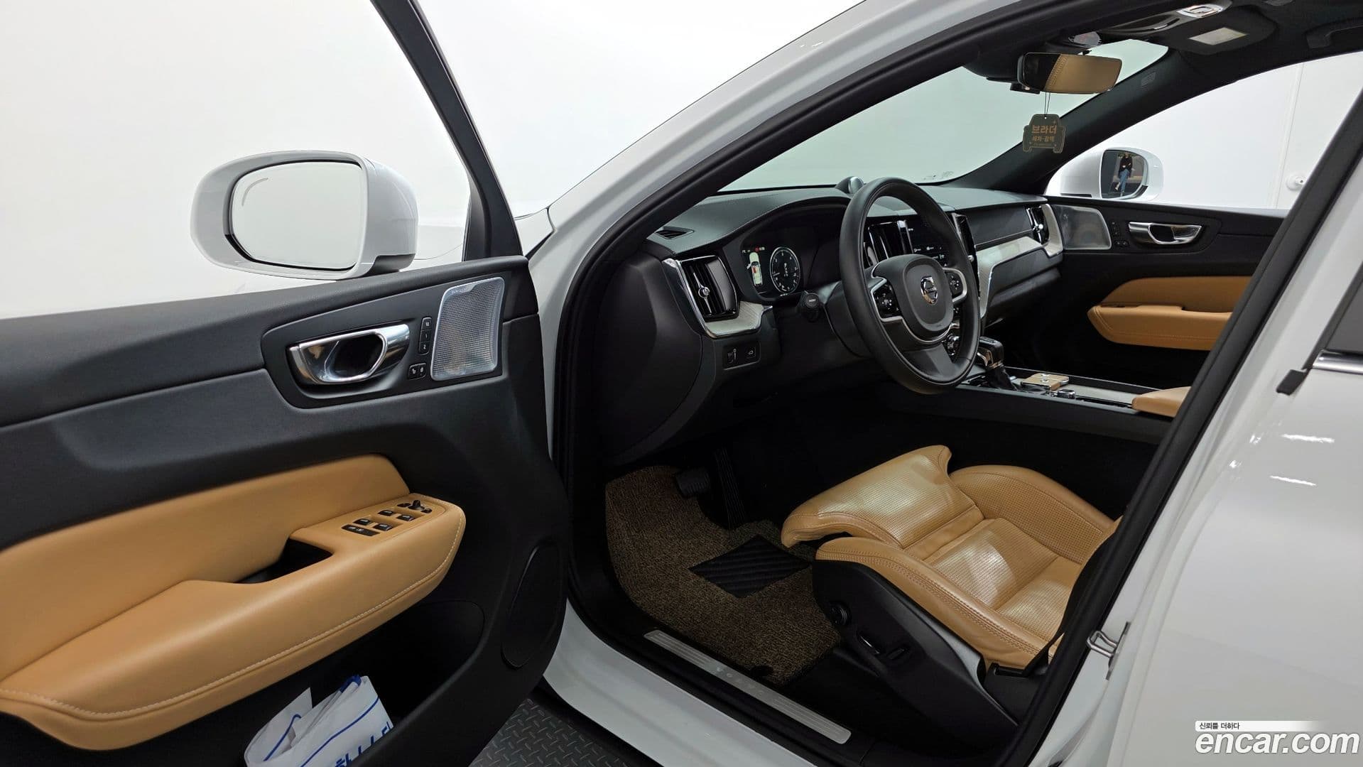 Main__Slider__Photo:XC60 Volvo 2019.1-9