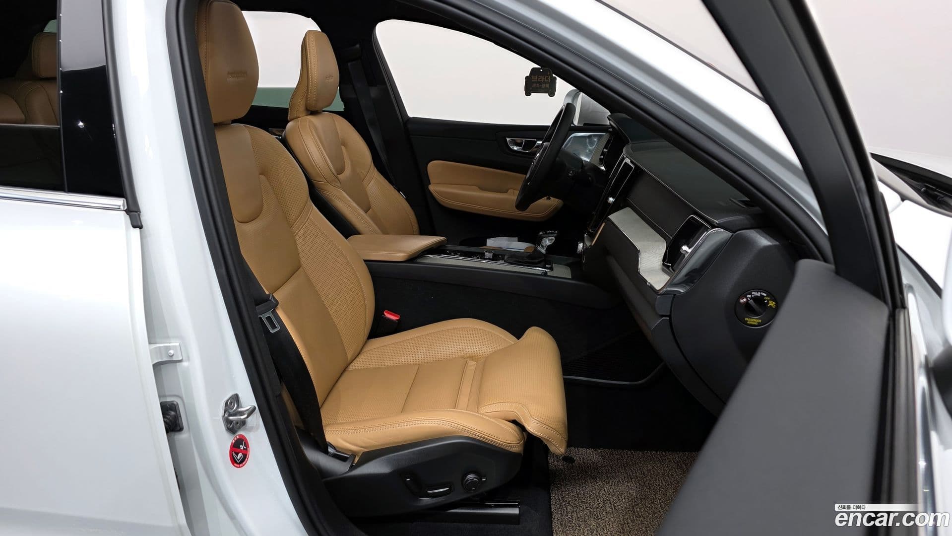 Main__Slider__Photo:XC60 Volvo 2019.1-10