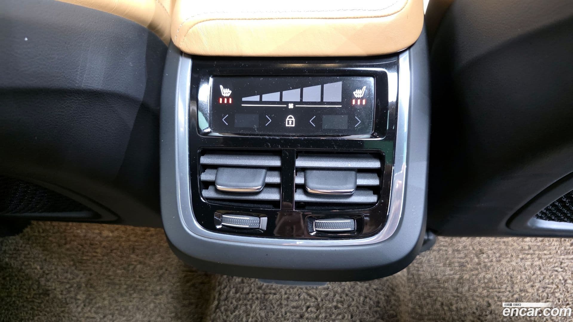 Main__Slider__Photo:XC60 Volvo 2019.1-18