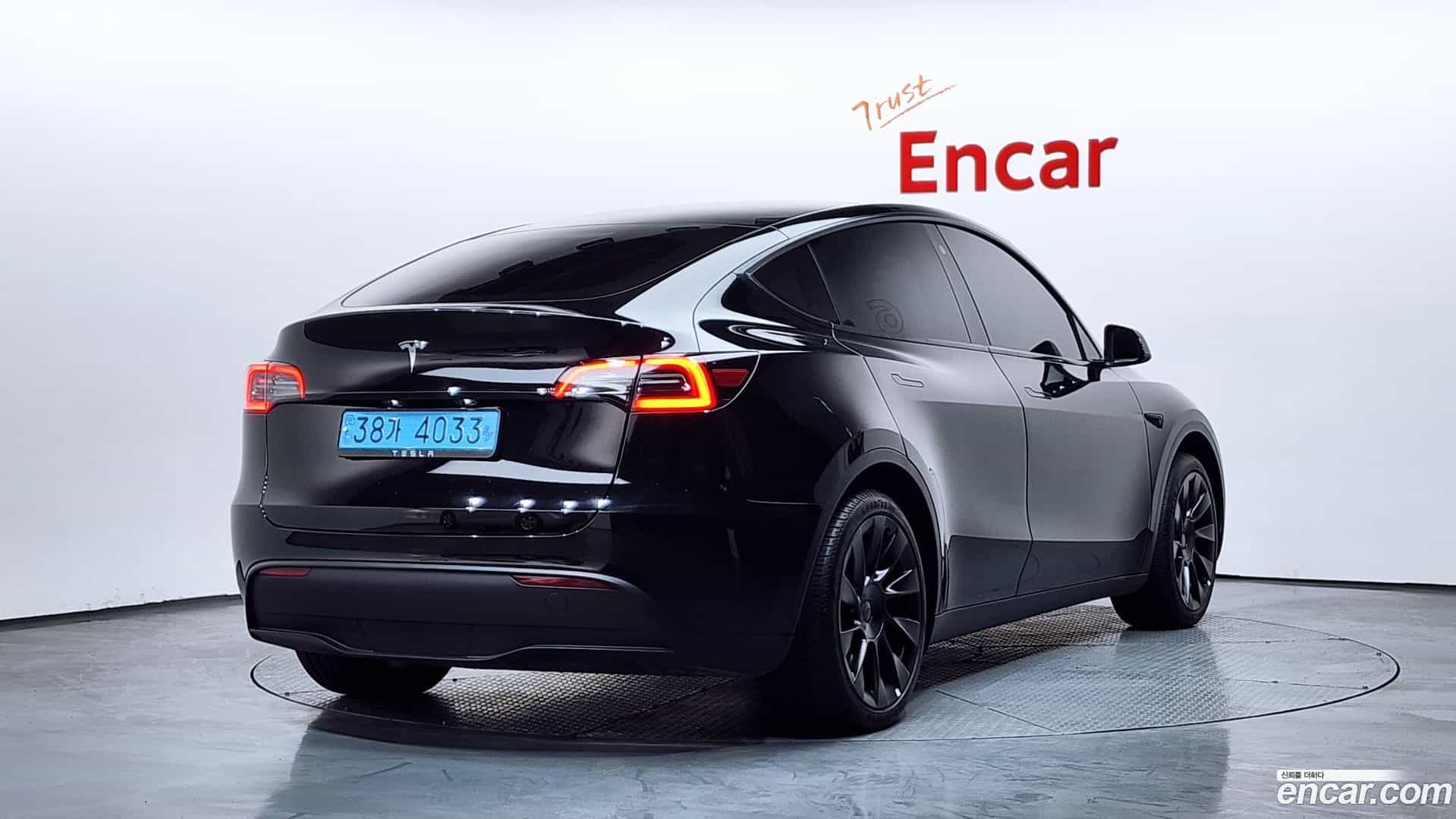 Model Y Tesla 2023.10-OUTER-002