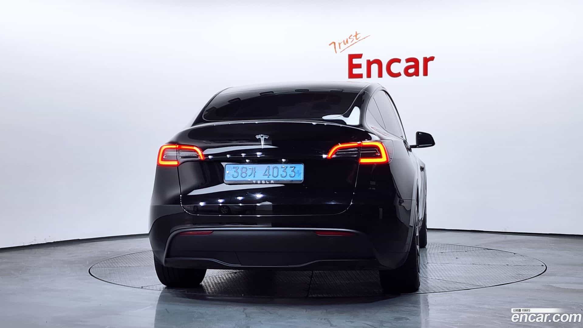 Model Y Tesla 2023.10-OUTER-004