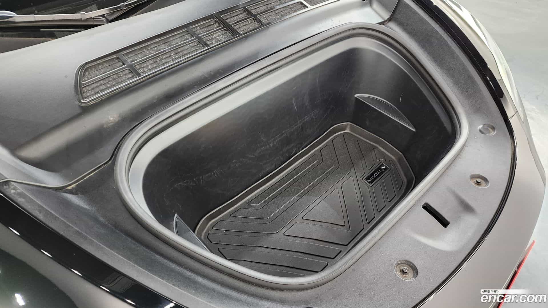 Model Y Tesla 2023.10-INNER-006