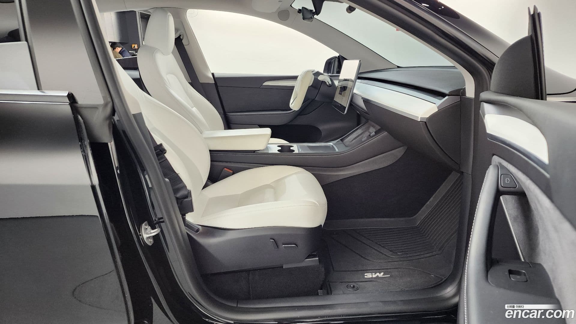 Main__Slider__Photo:Model Y Tesla 2023.10-10