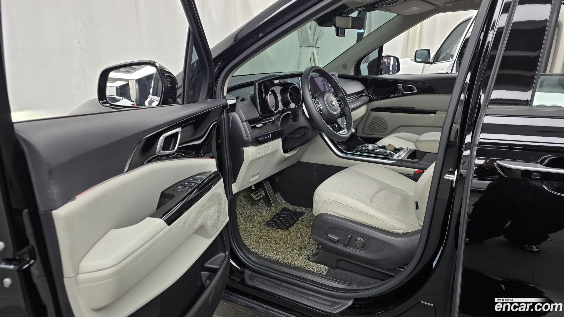 Main__Slider__Photo:Canival Kia 2021.2-9