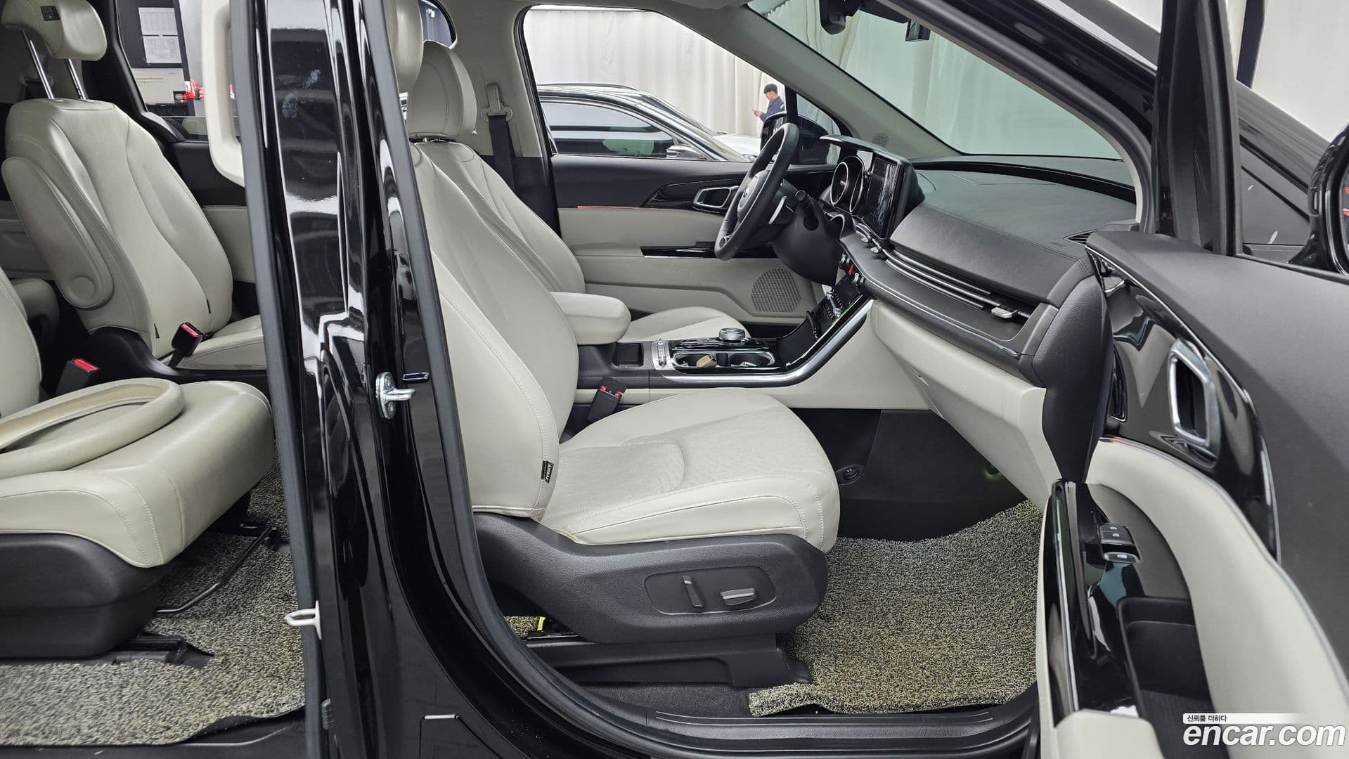 Main__Slider__Photo:Canival Kia 2021.2-10