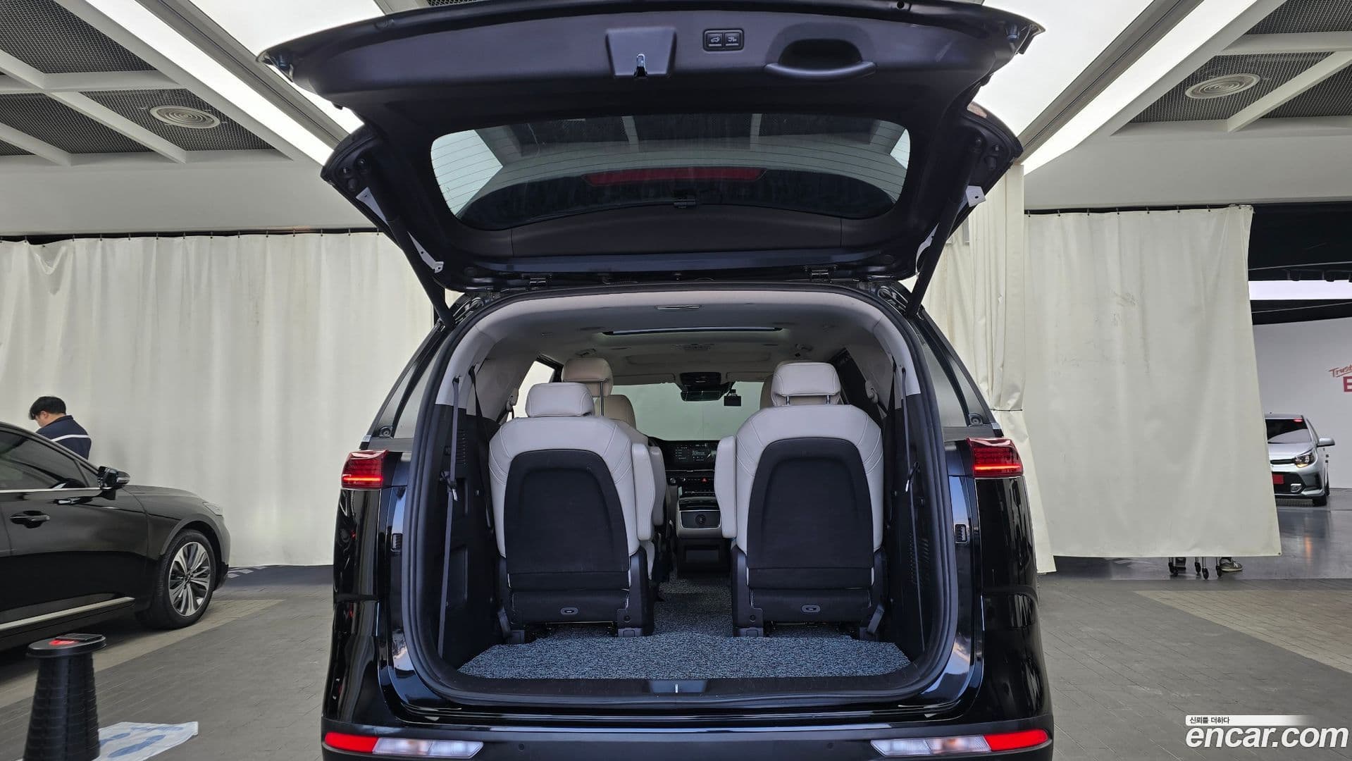 Main__Slider__Photo:Canival Kia 2021.2-19