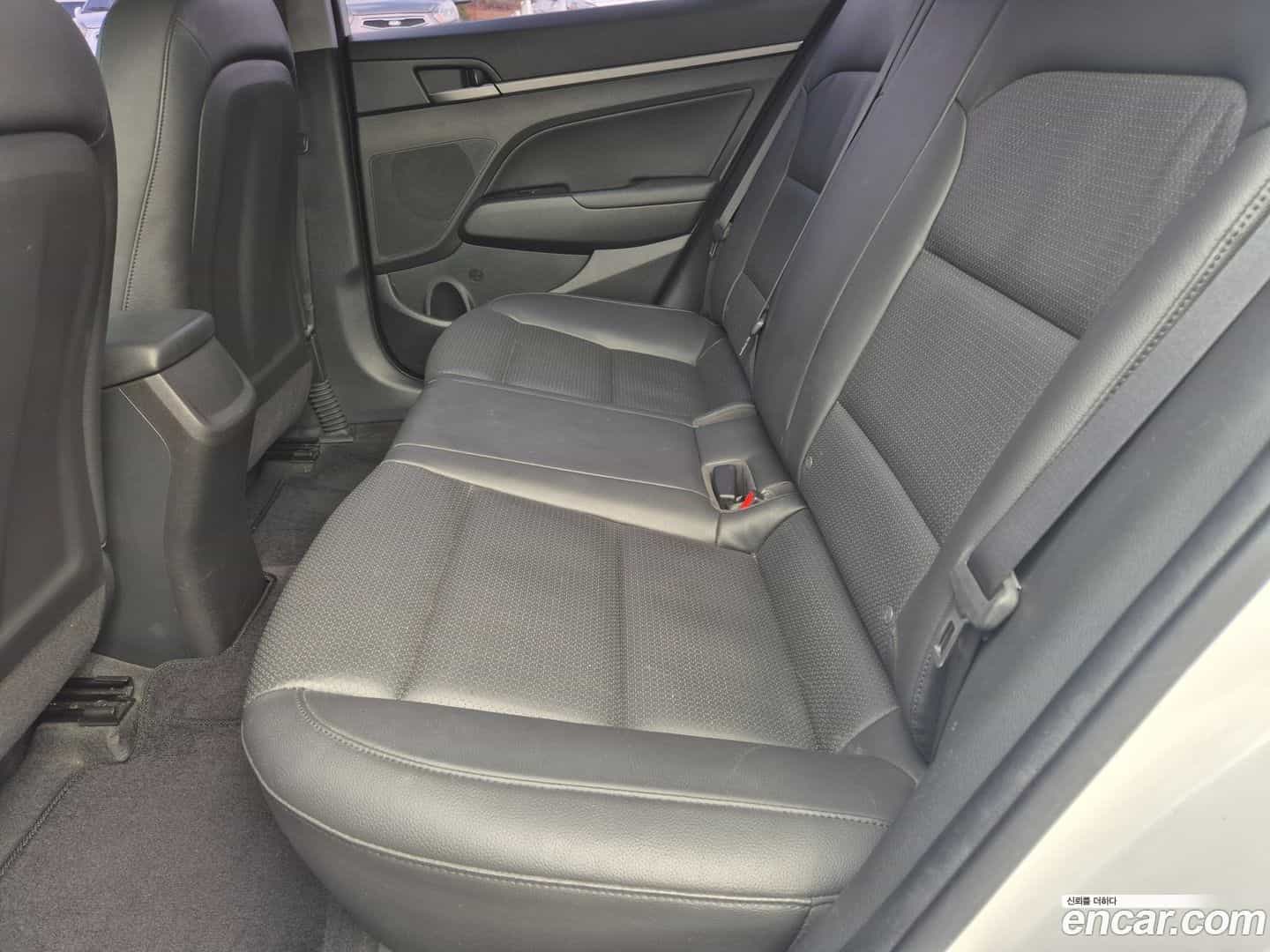 AVANTE Hyundai 2017.3-OPTION-023