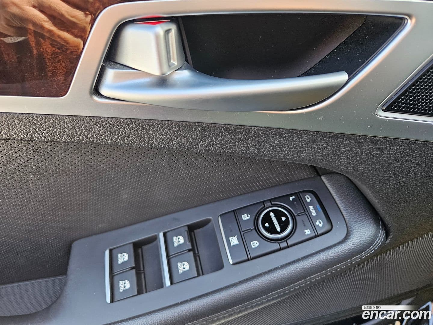 Main__Slider__Photo:Genesis Hyundai 2015.11-18