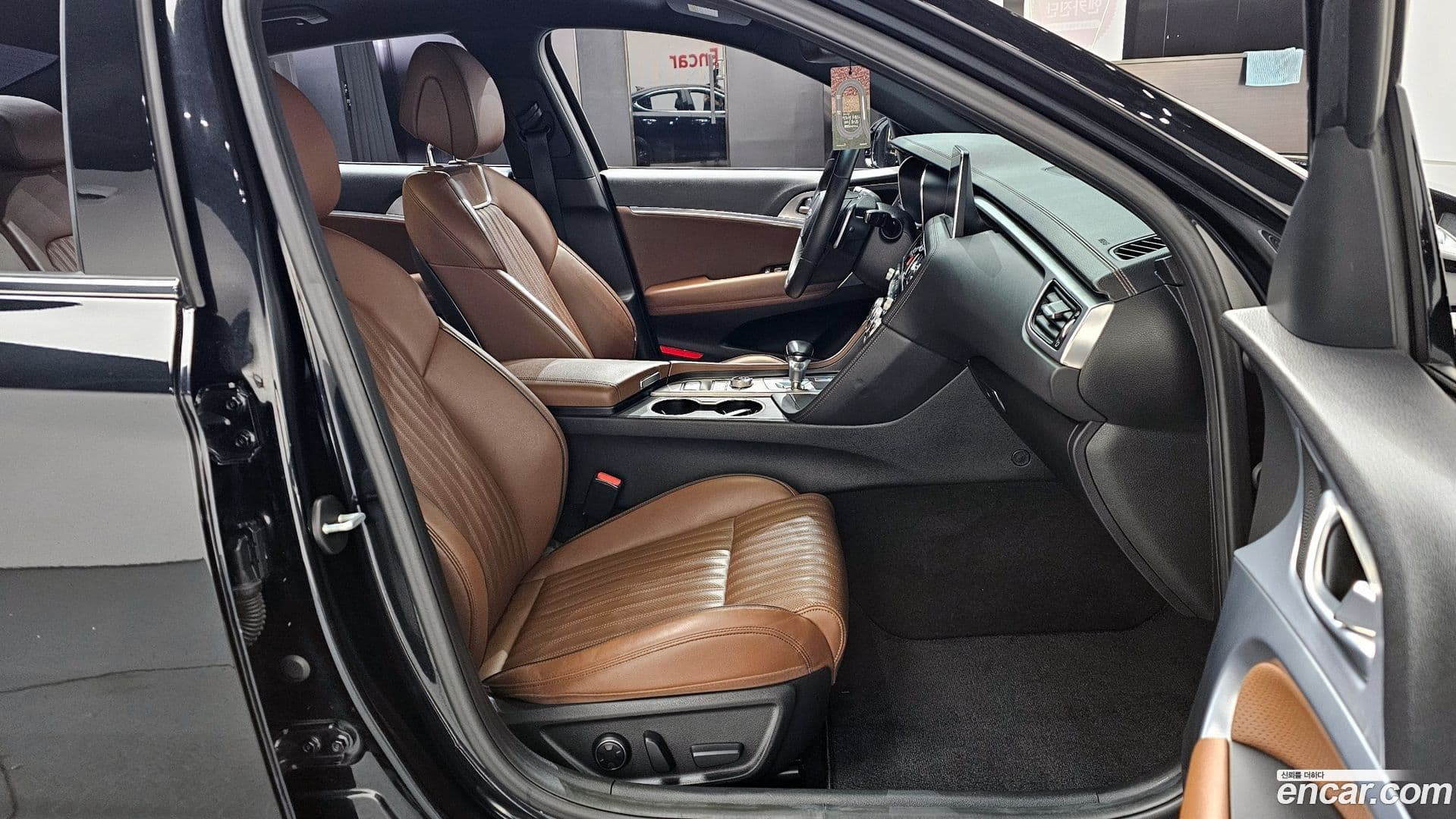 Main__Slider__Photo:G70 Genesis 2019.7-9