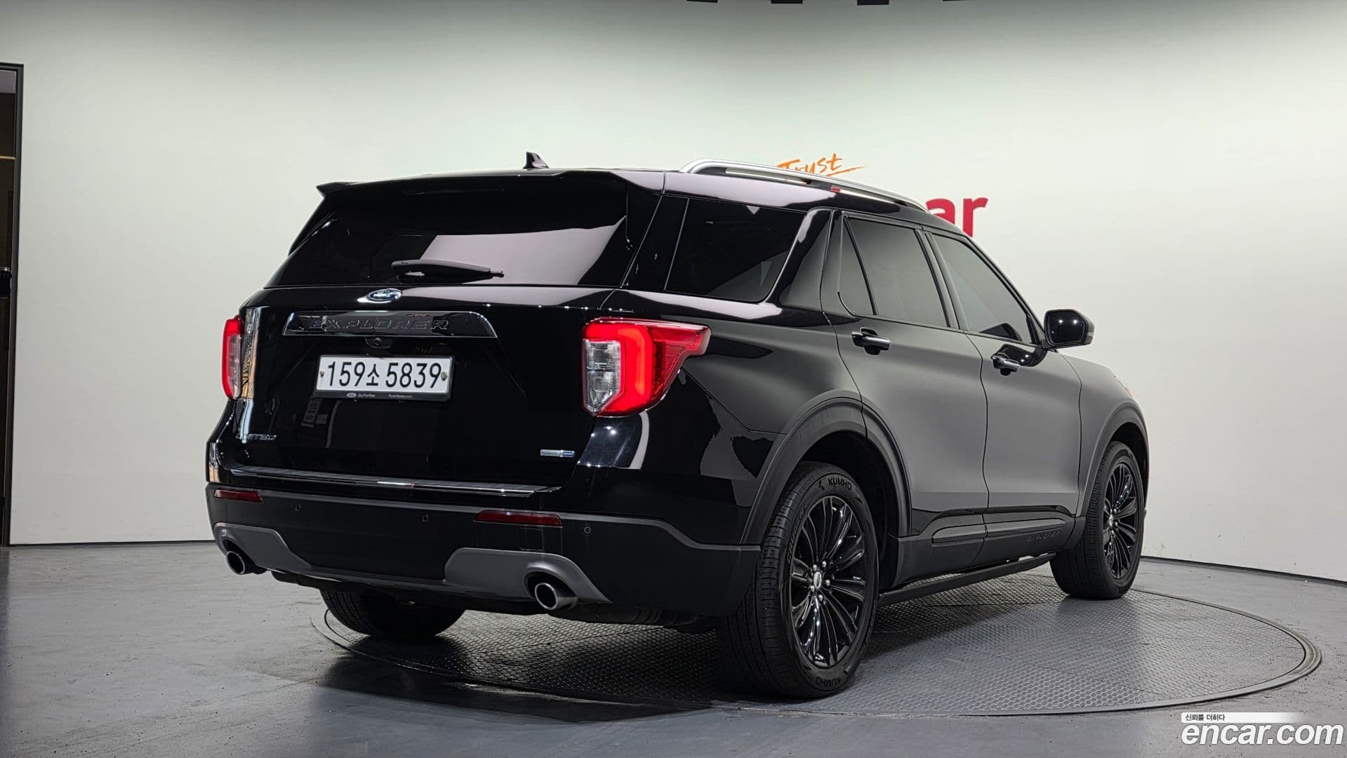 Main__Slider__Photo:Explorer Ford 2019.11-1