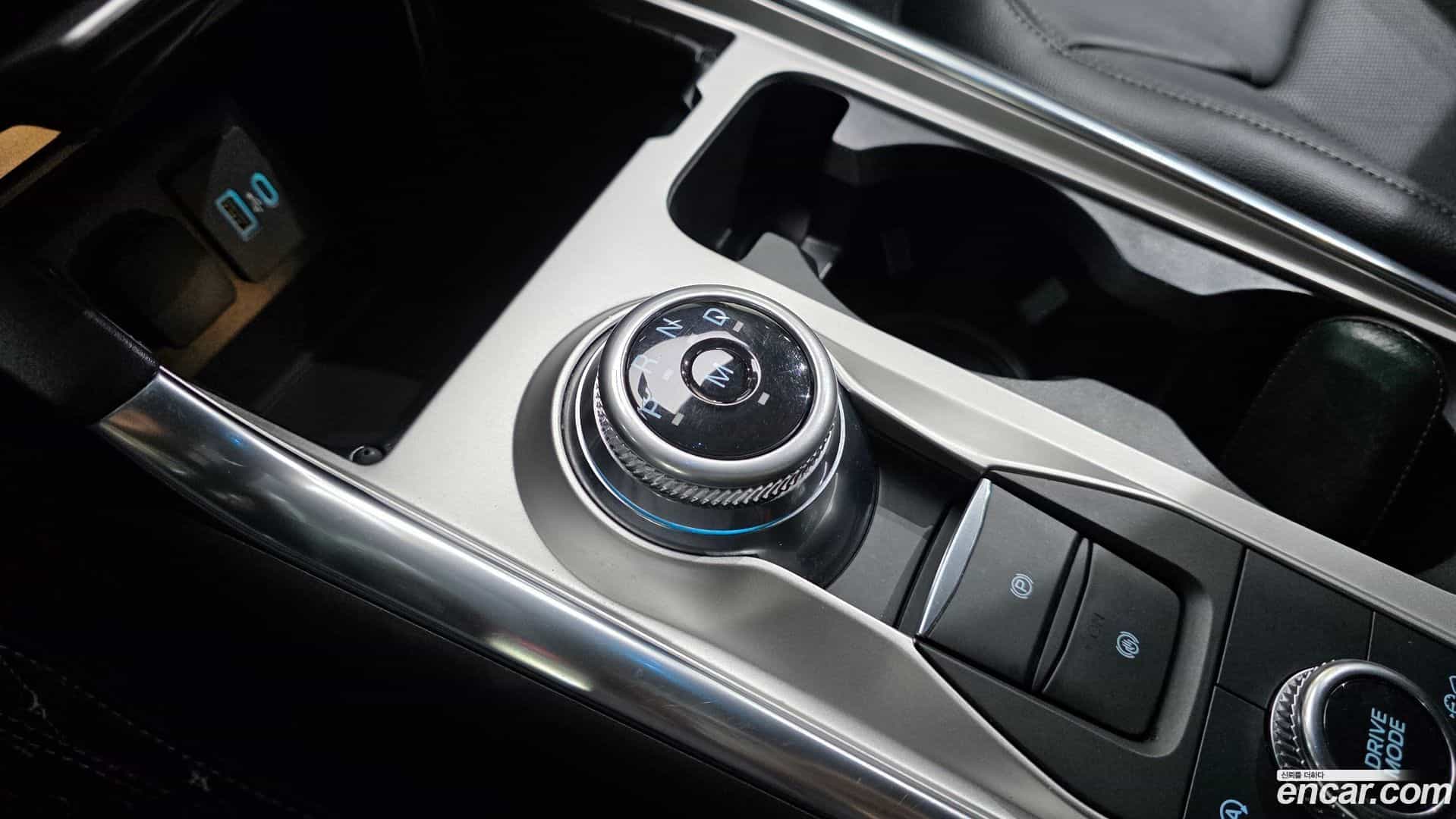 Explorer Ford 2019.11-INNER-009