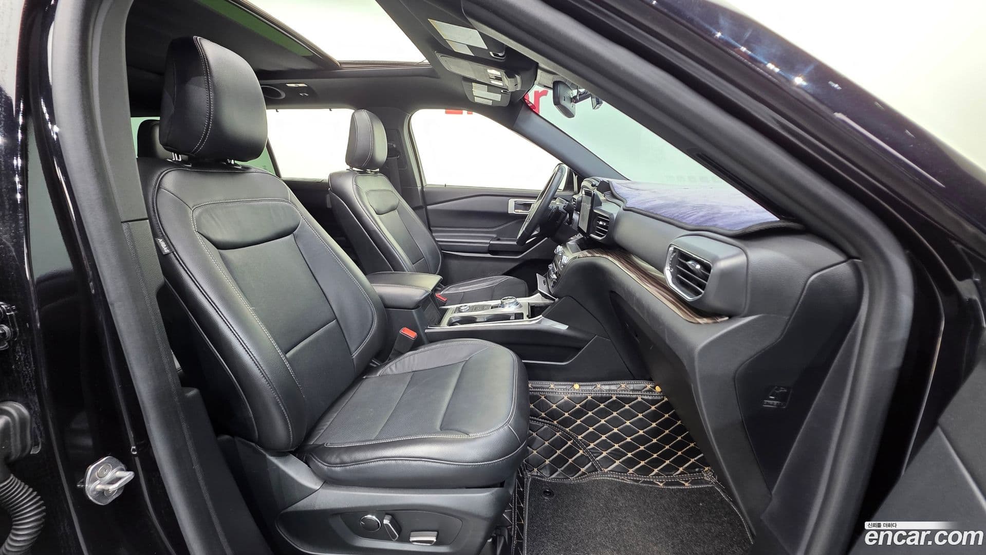 Main__Slider__Photo:Explorer Ford 2019.11-9