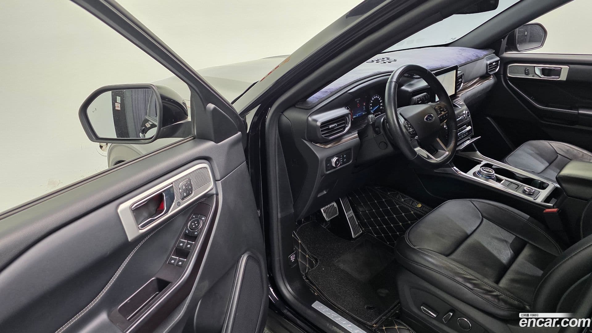 Main__Slider__Photo:Explorer Ford 2019.11-11