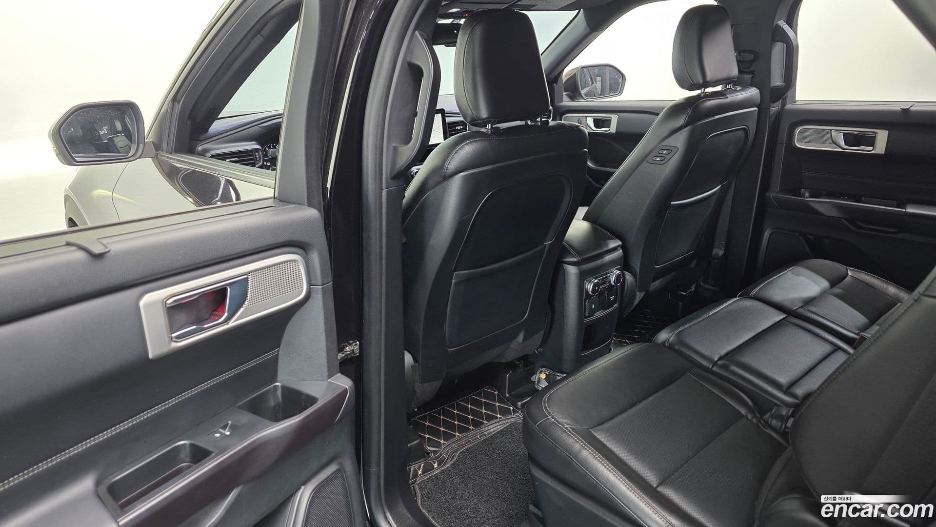 Main__Slider__Photo:Explorer Ford 2019.11-16