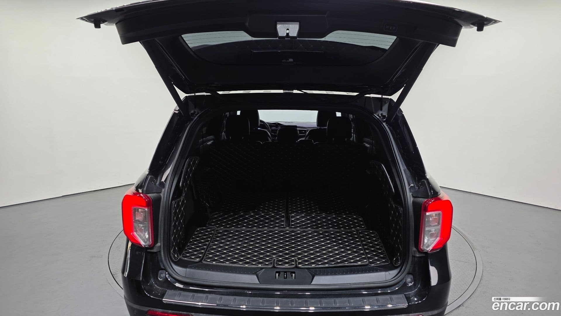 Main__Slider__Photo:Explorer Ford 2019.11-19