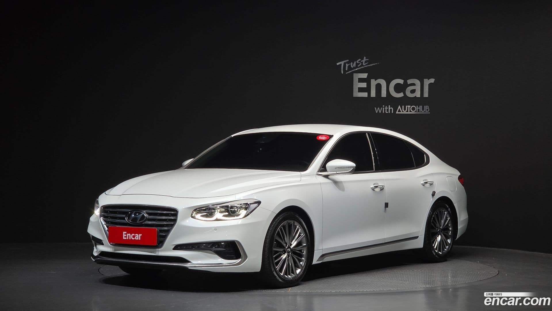 Main__Slider__Photo:Grandeur Hyundai 2019.3-0