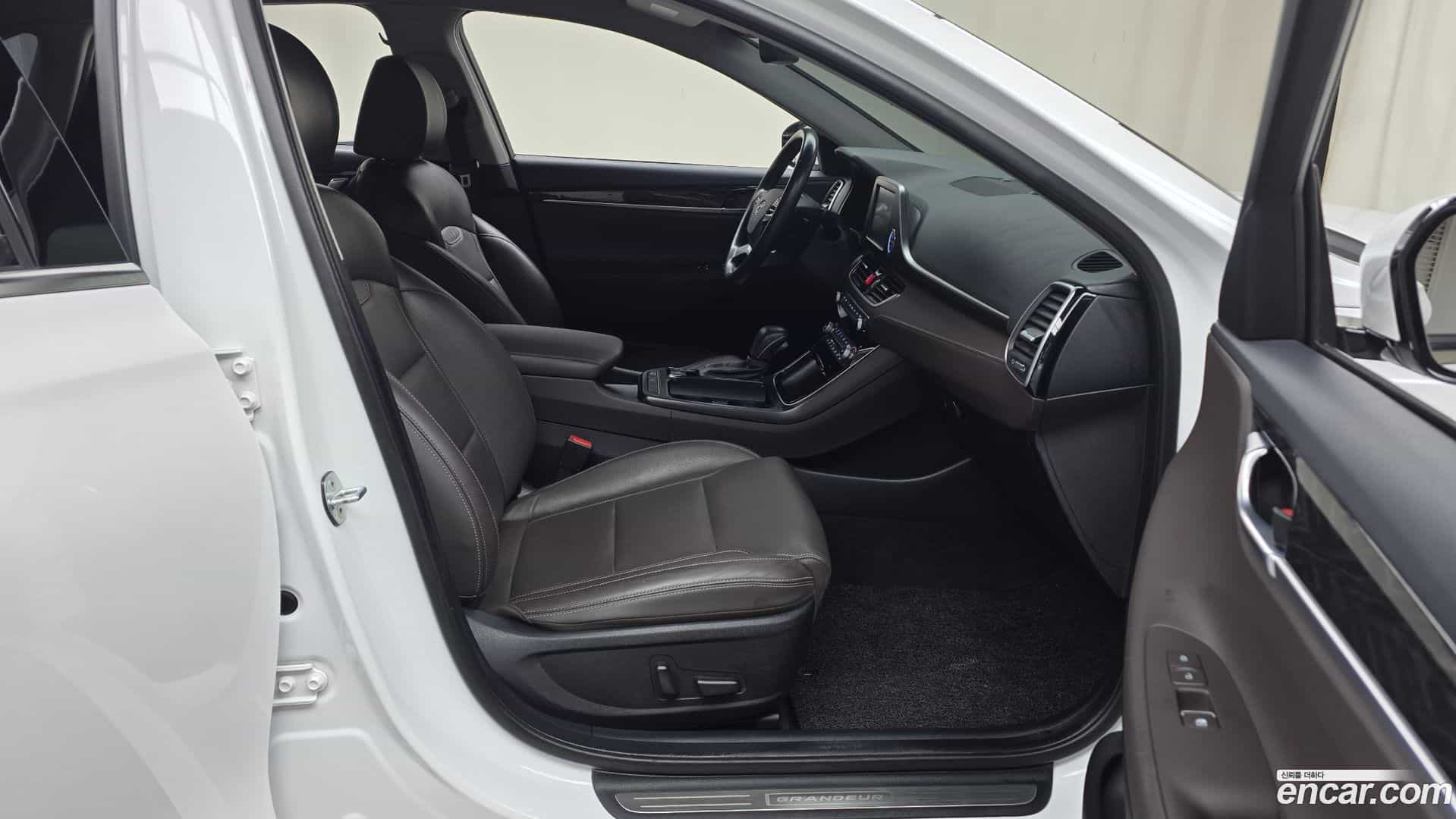 Grandeur Hyundai 2019.3-OPTION-015