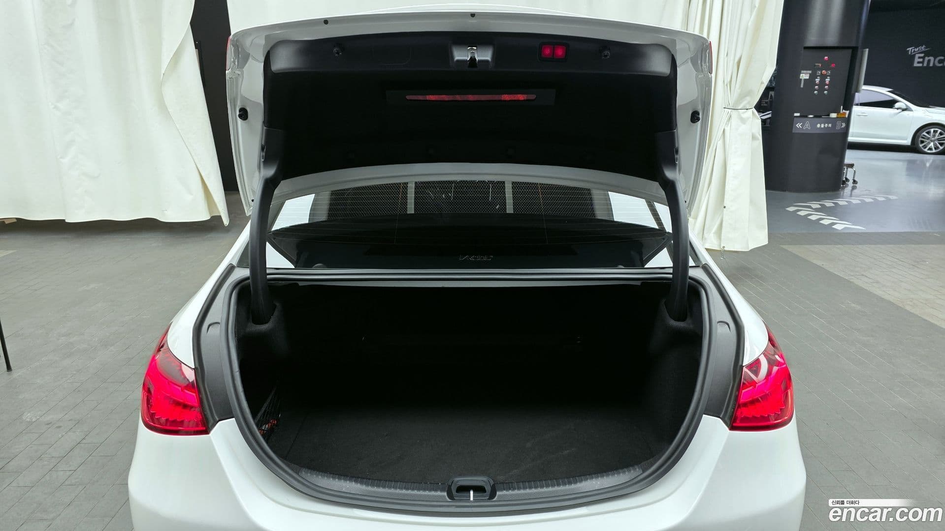 Main__Slider__Photo:C-Class Mercedes-Benz 2022.11-19