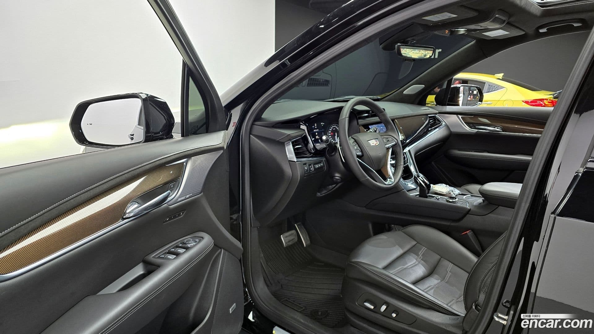 Main__Slider__Photo:XT6 Cadillac 2023.8-10