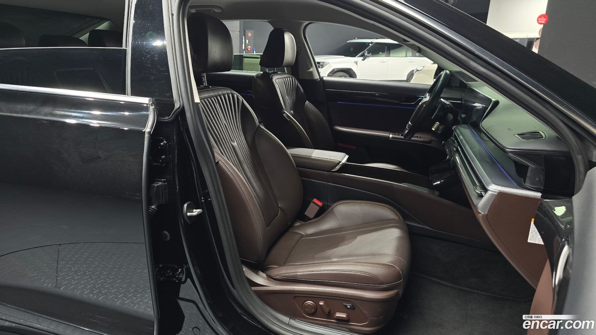 Main__Slider__Photo:Grandeur Hyundai 2023.2-9