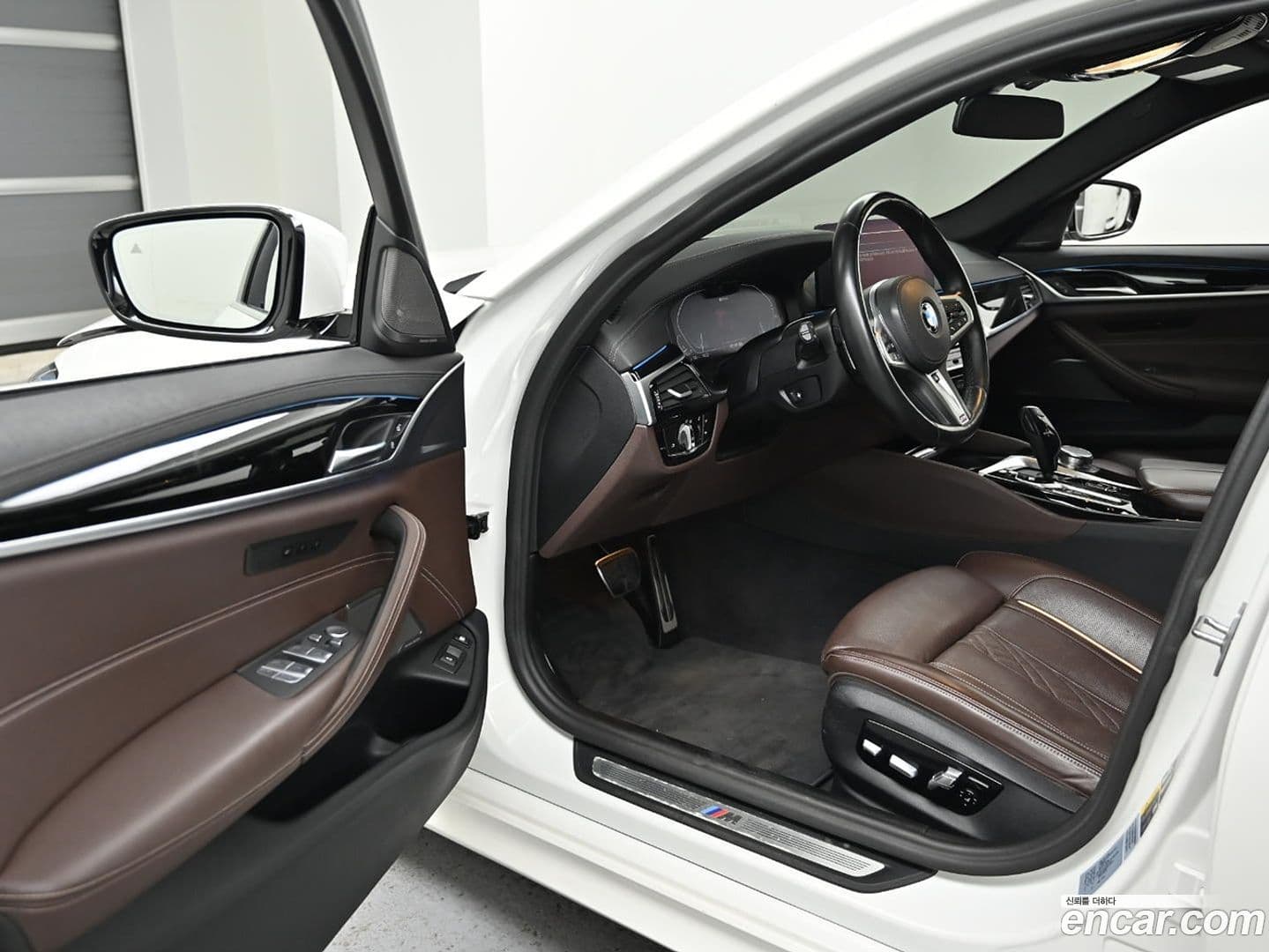 Main__Slider__Photo:5-Series BMW 2022.9-19