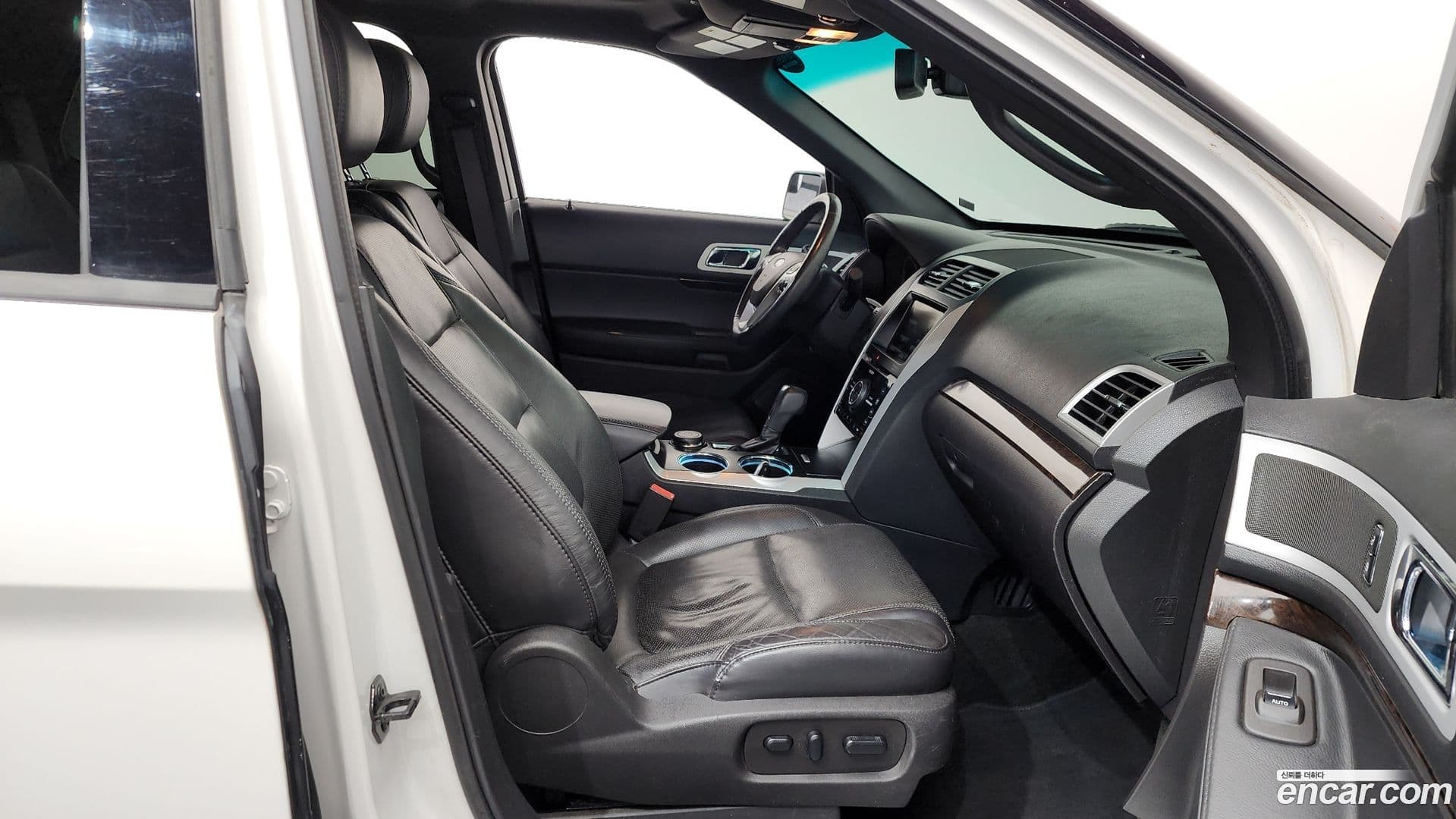 Main__Slider__Photo:Explorer Ford 2014.1-10